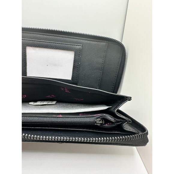 Betsey Johnson Zip Around Heart Black Embossed Wallet wristlet - Picture 4 of 6